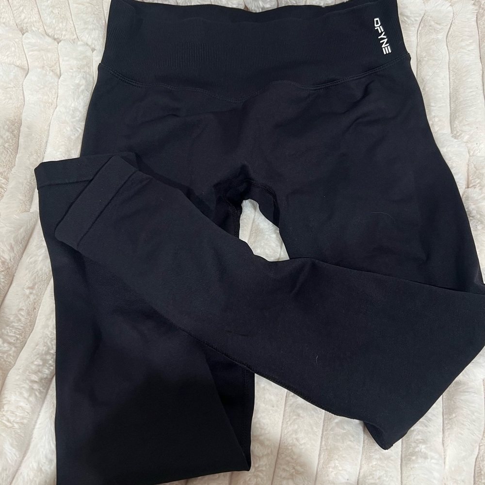 Sleek Black Leggings for Women - Picture 2 of 4